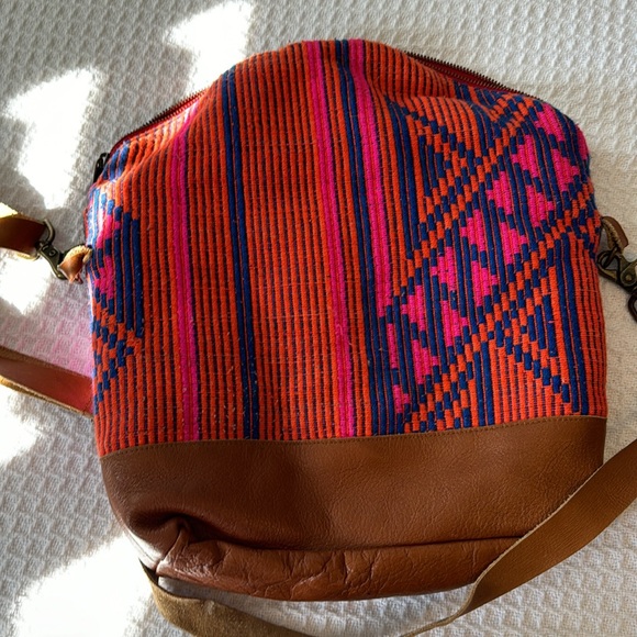 Vaalbara Large crossbody with adjustable strap - Picture 4 of 4